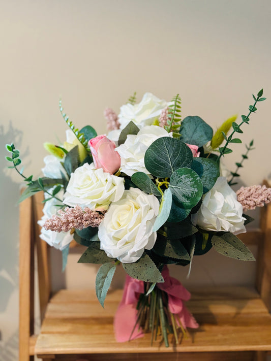 Beautiful and Elegant bouquet (glass vase included)