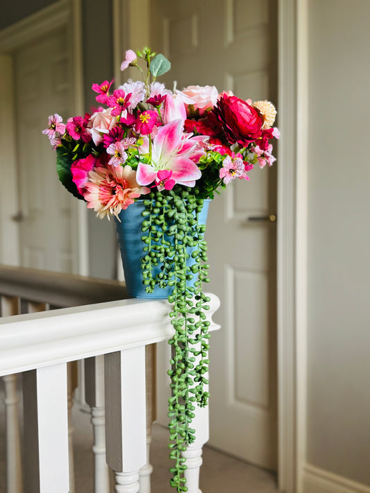 Hanging pot with Pinks