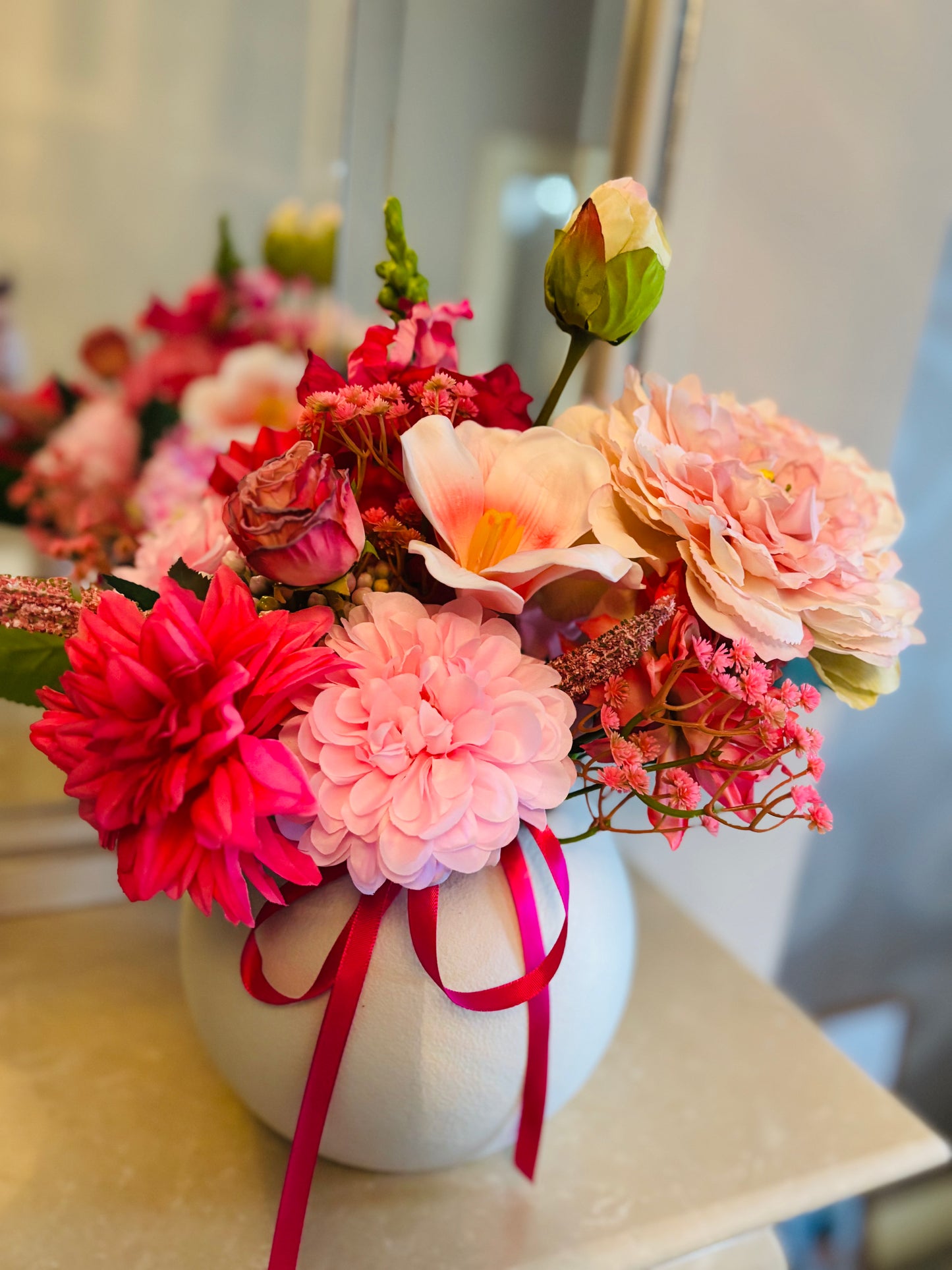 Pink bouquet in round vase