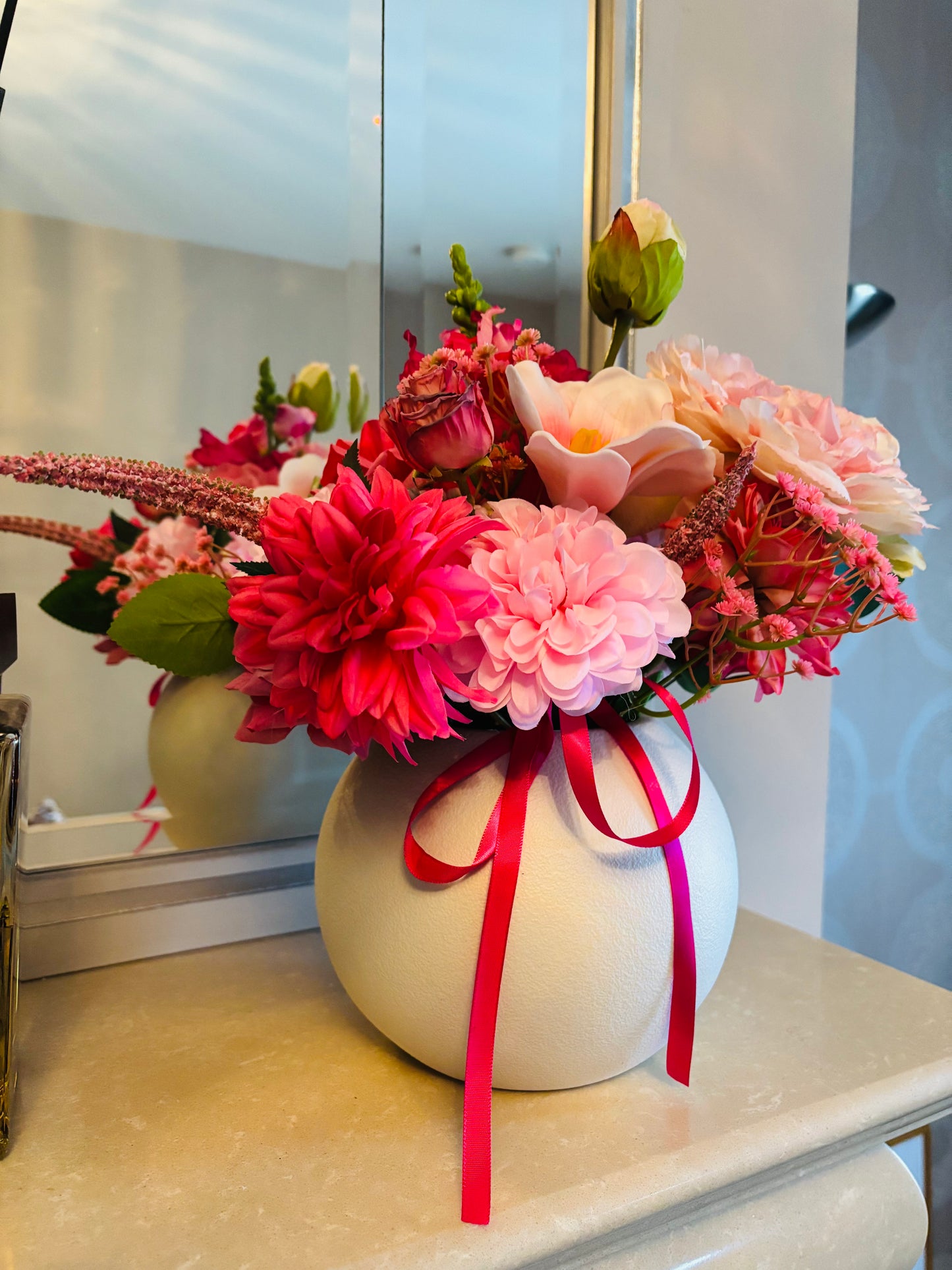 Pink bouquet in round vase